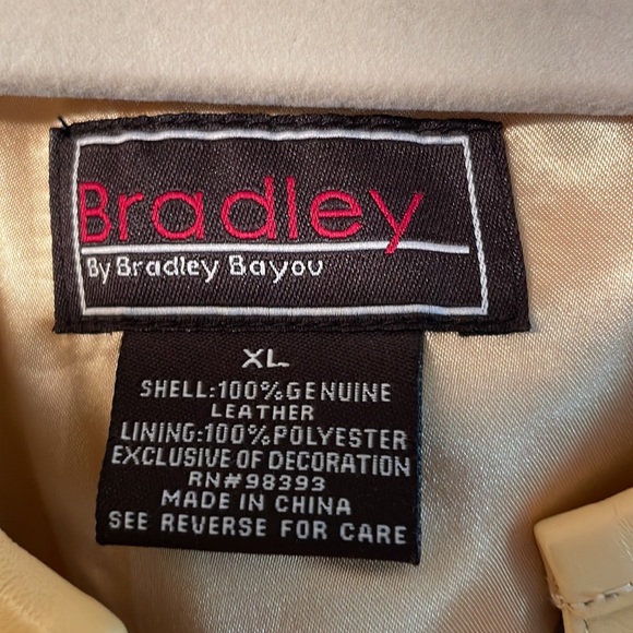 Stunning 100%leather jacket. Size xl with bronze details and beautiful zippers. - Picture 2 of 6